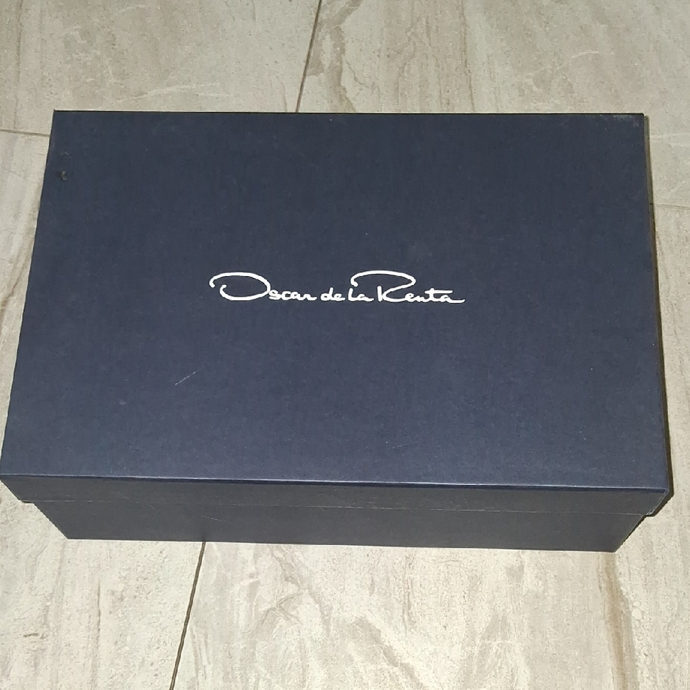 Oscar de la Renta Navy Heels - Picture 6 of 7